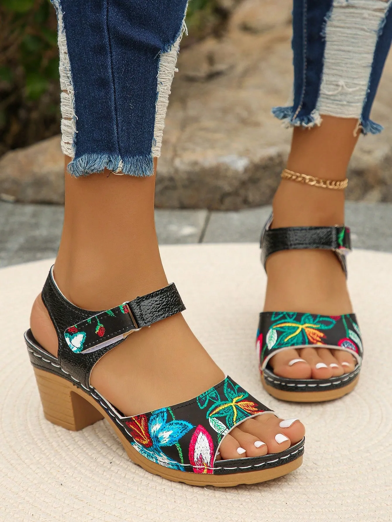 2024 Summer Chic: High Heel Sandals with Floral Decoration